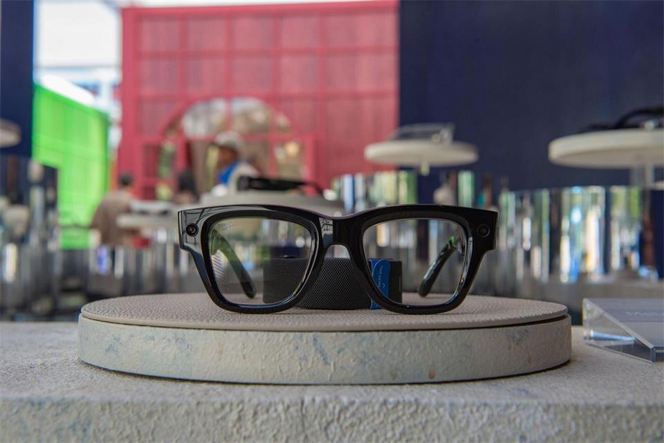 In den USA kam die Display-Brille bereits Ende vergangenen Jahres auf den Markt.Andrej Sokolow/dpa