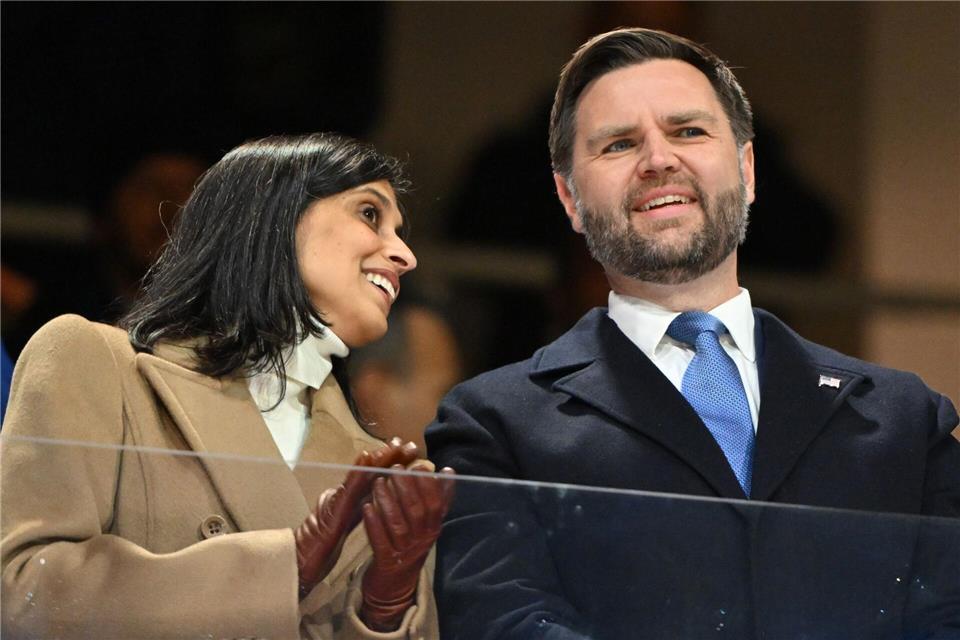 In den USA werde Vizepräsident JD Vance nicht ausgebuht, behauptet sein Chef Donald Trump. Peter Kneffel/dpa-POOL/dpa