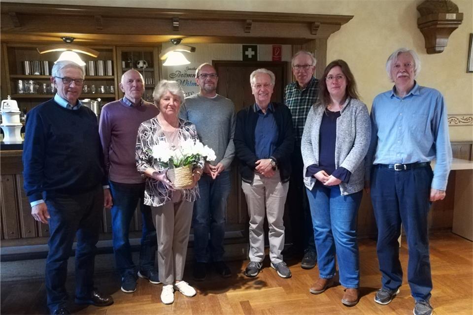 In den Vorstand gewählt und verabschiedet wurden (v.l.): Hannes Kempken (Beisitzer), Ludger Elbert (Kassierer), Hedwig Rentmeister (verabschiedet), Wenzel Schierenberg (verabschiedet), Carlo Behler (Schriftführer), Hannes Nagel (Beisitzer), Janina Kargel (neue Beisitzerin) sowie Norbert Sabellek (Vorsitzender).