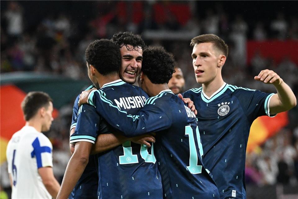 In den blauen Triktos muss Deutschland in der WM-Vorrunde nur einmal spielen.Federico Gambarini/dpa