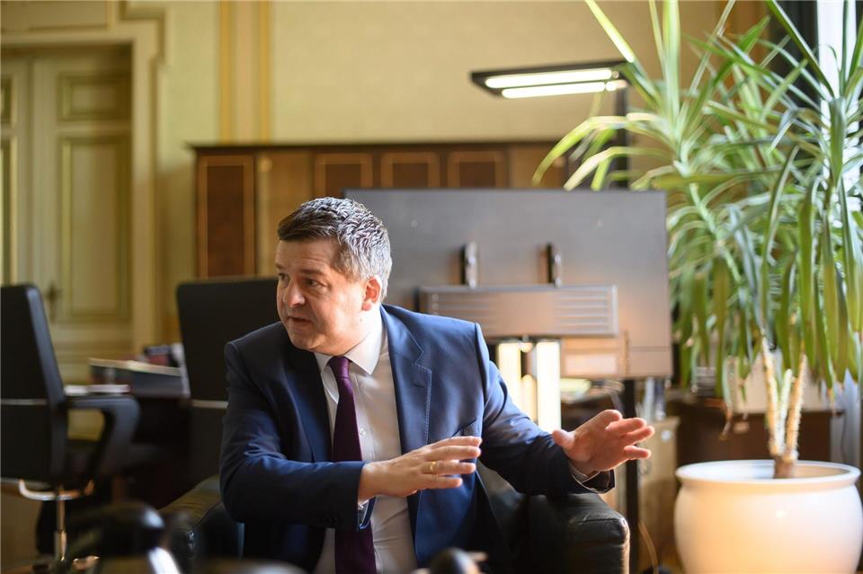 In den ersten Monaten als Regierungschef hat Sven Schulze (CDU) in der Wirtschaftspolitik Erfolge verbucht - aber wird das reichen?Klaus-Dietmar Gabbert/dpa