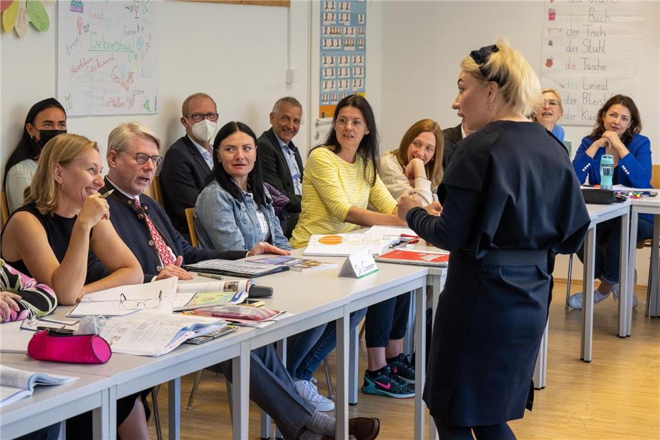 In den ersten Monaten nach Kriegsbeginn war die Solidarität mit Geflüchteten aus der Ukraine groß. Viele von ihnen haben seither Integrationskurse absolviert - vor allem, um Deutsch zu lernen. (Archivfoto) Peter Kneffel/dpa