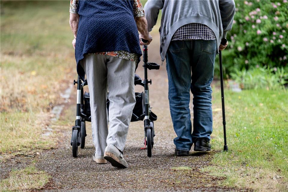 In den kommenden Jahren setzt sich der Alterungsprozess in Sachsen-Anhalt fort. (Archivbild)Fabian Sommer/dpa
