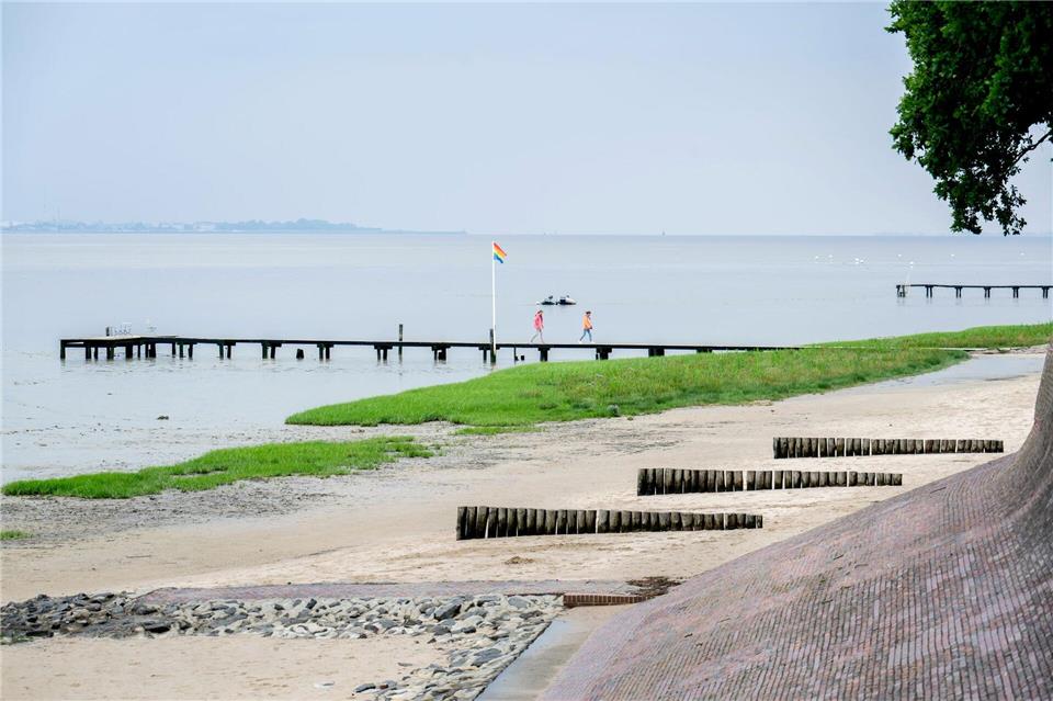 In den kommenden Tagen bleibt das Wetter unbeständig, bevor es zum Wochenende hin wieder sommerlich wird. (Symbolbild)Hauke-Christian Dittrich/dpa