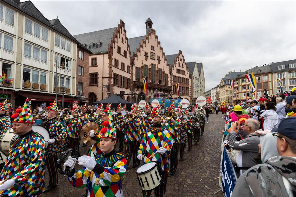 In den kommenden Tagen sind auch in Hessen die Narren wieder unterwegs. (Archivbild)Lando Hass/dpa