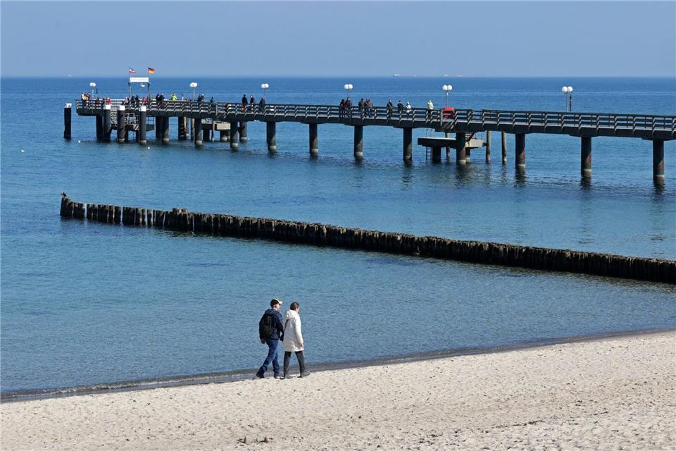 In den kommenden Tagen soll es überwiegend sonnig und warm werden. (Symbolbild) Bernd Wüstneck/dpa