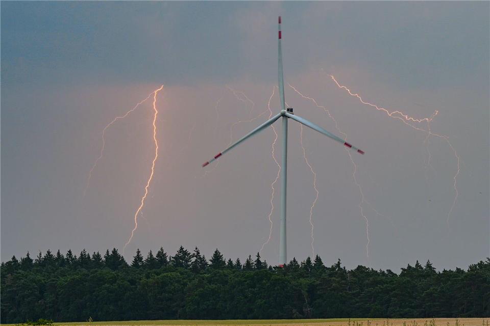 In den kommenden Tagen werden Gewitter über Norddeutschland erwartet. (Symbolbild)Patrick Pleul/dpa