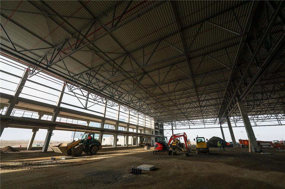 In den neuen Hallen soll ab 2027 das erste in Leipzig montierte Flugzeug fertiggestellt werdenJan Woitas/dpa