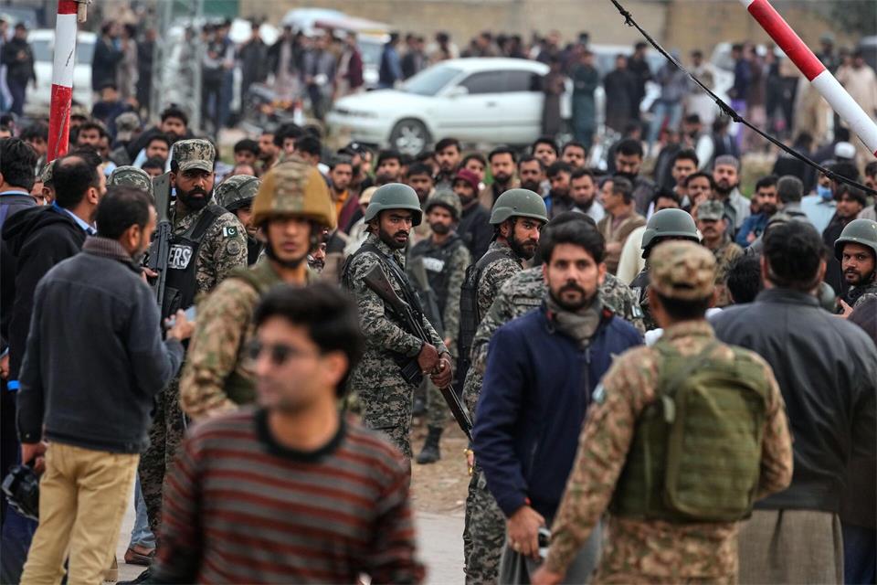 In den vergangenen Jahren kam es zu regelmäßigen Anschlägen in Pakistan. (Symbolbild)Anjum Naveed/AP/dpa