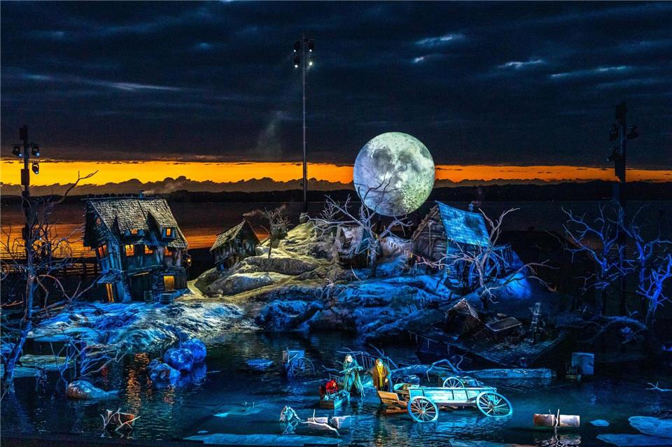 In den vergangenen beiden Jahren wurde auf der Bregenzer Seebühne „Der Freischütz“ gegeben. Im kommenden Jahr startet Giuseppe Verdis „La Traviata“.Dietmar Stiplovsek/APA/dpa