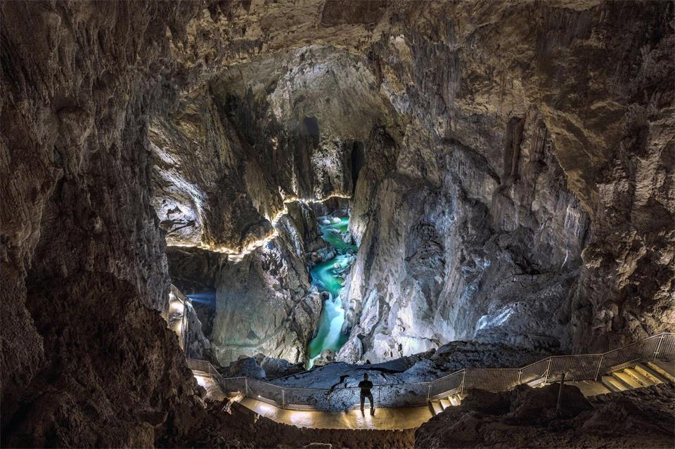 In den Škocjan-Höhlen hat der Fluss Reka einen größten bekannten unterirdischen Canyons der Welt erschaffen.Borut Lozej/Škocjan Caves Park/dpa-tmn