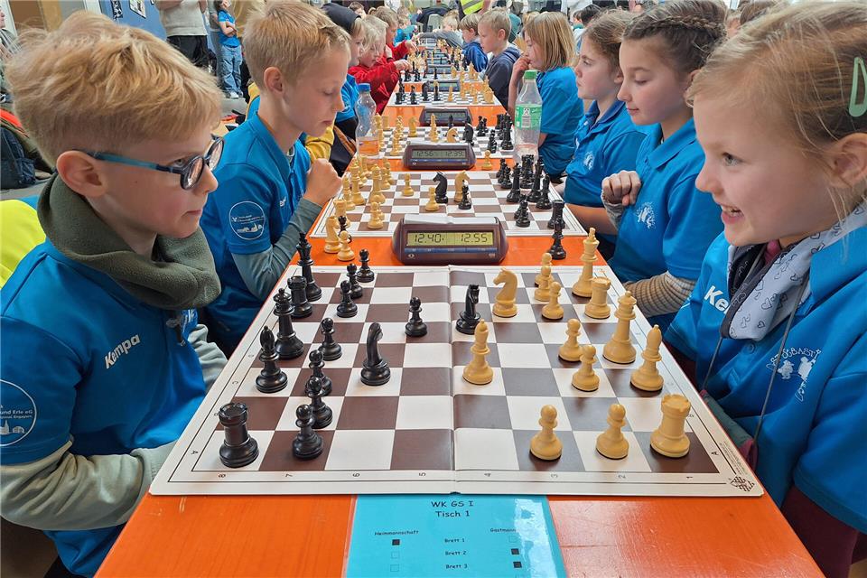 In der 5. Runde des Turniers trafen die späteren Turniersieger der Klasse 3d und das Raesfelder Mädchenteam direkt aufeinander. In Team 3d traten Tamme Gudel, Leonard Brunsbach, Torben Volmer, Lukas Völl und Julius Bussmann an. Das Mädchenteam bildeten Lotta Kösters, Jule Eming, Maja Gröniger, Ronja Schwane und Thea Dahmen.