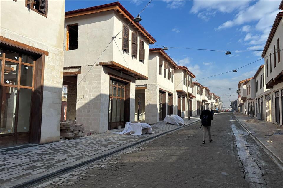 In der Altstadt werden die Häuser im historischen Stil wieder aufgebautMirjam Schmitt/dpa
