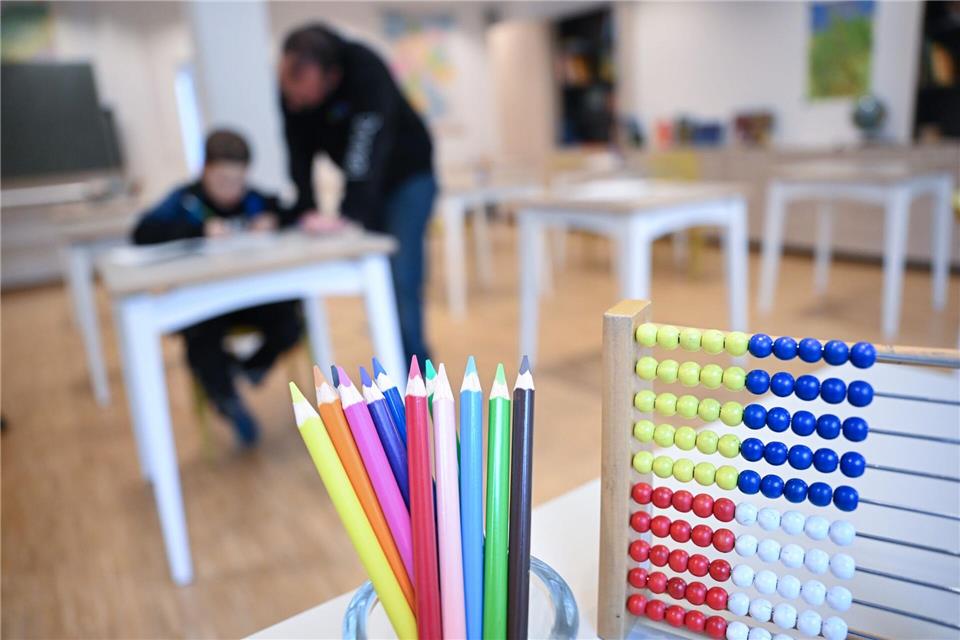 In der „Arche“ bekommen Kinder Mittagessen, Freizeitangebote oder Hausaufgabenbetreuung - alles kostenlos. (Archivbild)Bernd Weißbrod/dpa
