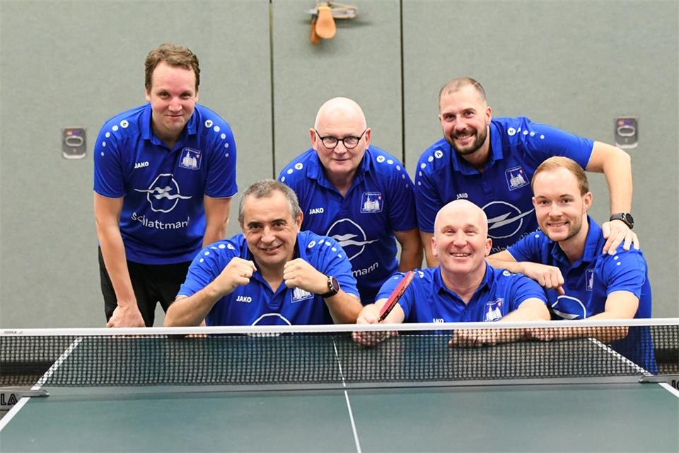 In der Besetzung Andreas Robers, Peter Gahlmann, Torsten Schulten (oben von links), Jörg Lange, Frank Heumer und Philipp Gahlmann (unten von links) setzte sich der Bezirksoberligist Westfalia Gemen mit 9:0 gegen Olympia Bottrop II durch.