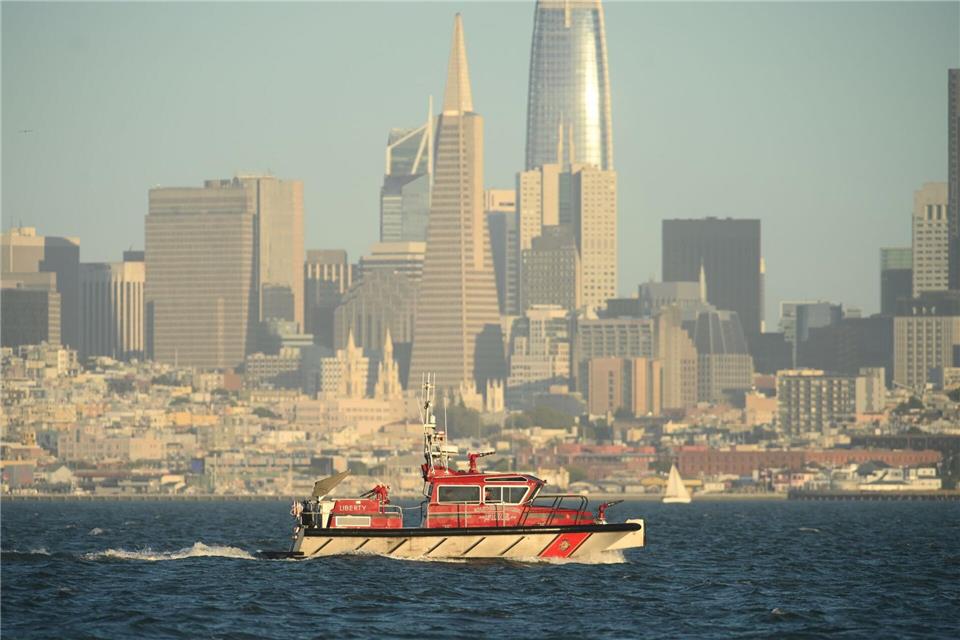 In der Bucht von San Francisco ist ein Boot gekentert.Noah Berger/AP/dpa
