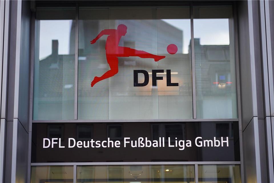 In der Bundesliga könnte die Transferperiode vor dem ersten Spieltag enden.Frank Rumpenhorst/dpa