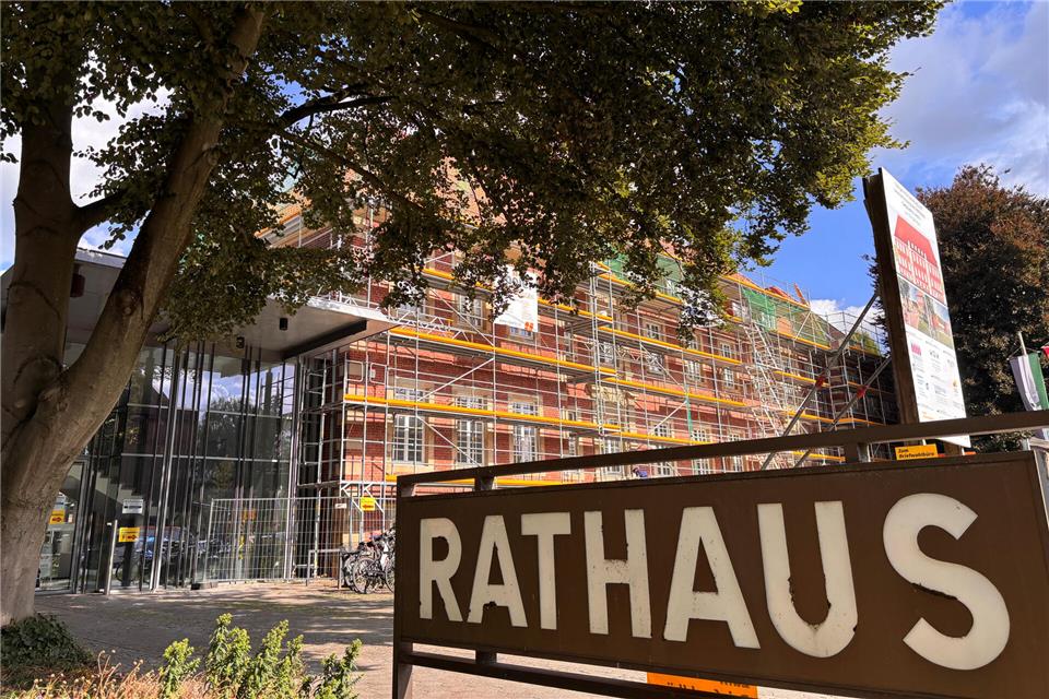 In der Debatte um eine Personalie in der Borkener Stadtverwaltung weist Bürgermeisterin Mechtild Schulze Hessing Vorwürfe der Gewerkschaften entschieden zurück.