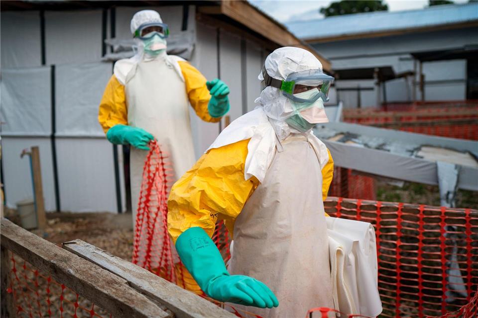 In der Demokratischen Republik Kongo ist das gefährliche Ebola-Fieber ausgebrochen. Behörden sind in Sorge. (Archivbild)Jerome Delay/AP/dpa