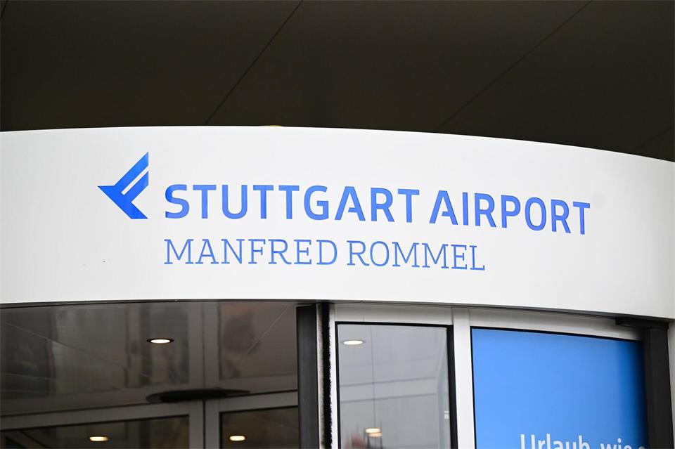 In der Ferienzeit herrscht Hochkonjunktur im Fundbüro des Flughafens. (Symbolbild)Bernd Weißbrod/dpa