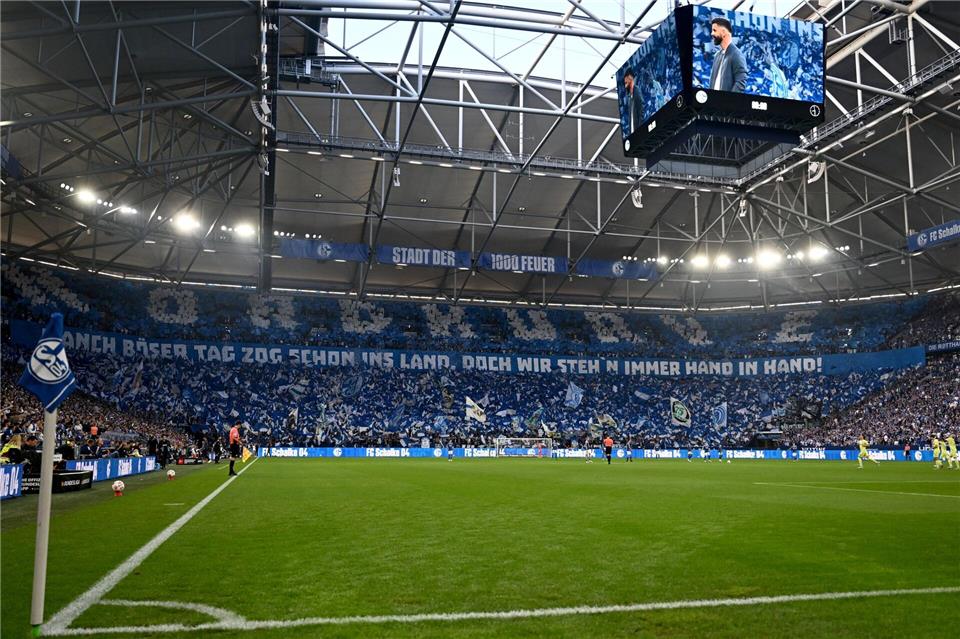 In der Fußball-Arena auf Schalke wird das Eröffnungsspiel der Eishockey-WM 2027 ausgetragen.Bernd Thissen/dpa