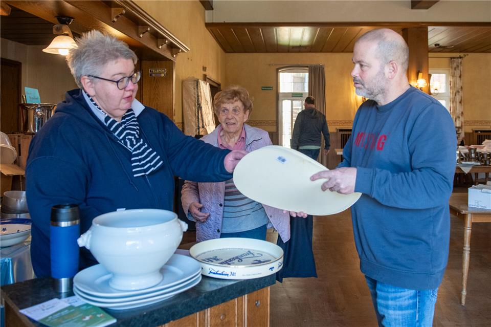 In der Gaststätte Brömmel-Wilms in Erle ist am Wochenende das Inventar verkauft worden. Viele Erinnerungen kamen dort wieder hoch.