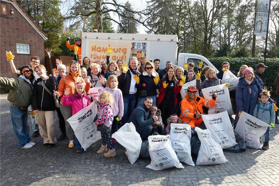 In der Gruppe macht Aufräumen mehr Spaß als alleine.Georg Wendt/dpa
