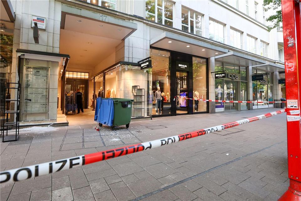 In der Hamburger Innenstadt ist es zu einer Explosion gekommen, die Hintergründe sind unklar. Bodo Marks/dpa