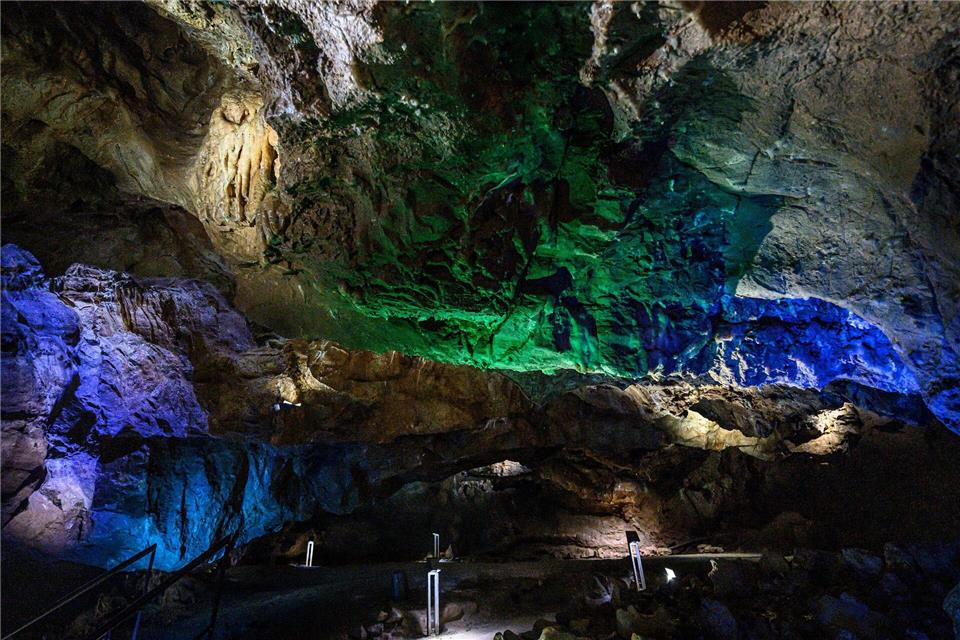In der Iberger Tropfsteinhöhle herrschen um die 10 Grad Celsius. (Archivbild)Swen Pförtner/dpa
