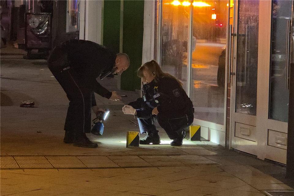 In der Innenstadt von Geilenkirchen fielen am Sonntagabend Schüsse. Ein Mann wurde verletzt.Joachim Kollednigg/NEWS5/dpa