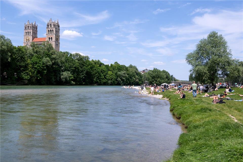 In der Isar wurde ein Toter entdeckt. (Symbolbild)Sven Hoppe//dpa