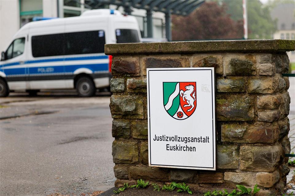 In der JVA Euskirchen kam es am Freitag erneut zu einer Razzia. (Archivbild)Thomas Banneyer/dpa