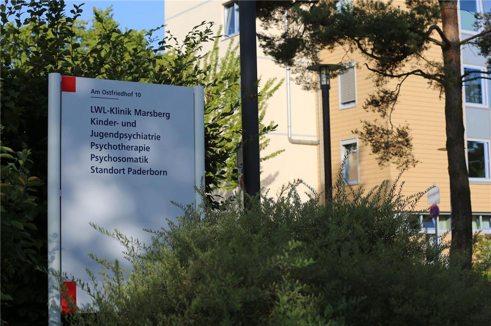 In der Klinik soll die 13-Jährige eine Betreuerin attackiert haben. (Archivbild)Christian Müller/dpa