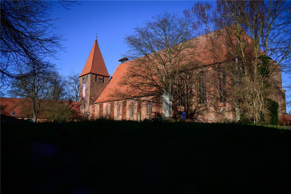 In der Klosterkirche Ebstorf leben Äbtissin Angela Geschonke und ihrer Vorgängerin sowie drei Seniorinnen. (Archivbild)Philipp Schulze/dpa