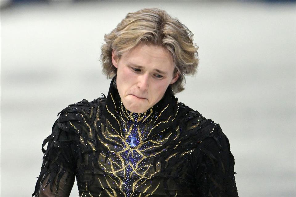 In der Kür bei den Olympischen Winterspielen leistete sich Ilia Malinin als großer Favorit Stürze und Fehler. (Archivbild)Peter Kneffel/dpa