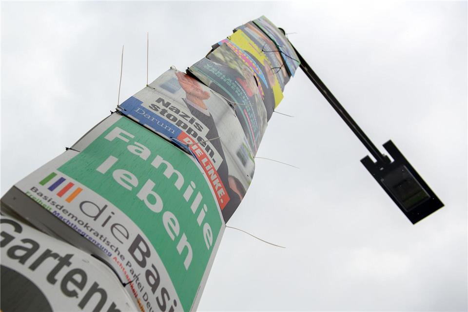 In der Landeshauptstadt Magdeburg dürfen die Parteien bereits drei Monate vor der Wahl mit dem Aufhängen von Plakaten beginnen. (Archivbild)Klaus-Dietmar Gabbert/dpa-Zentralbild/dpa