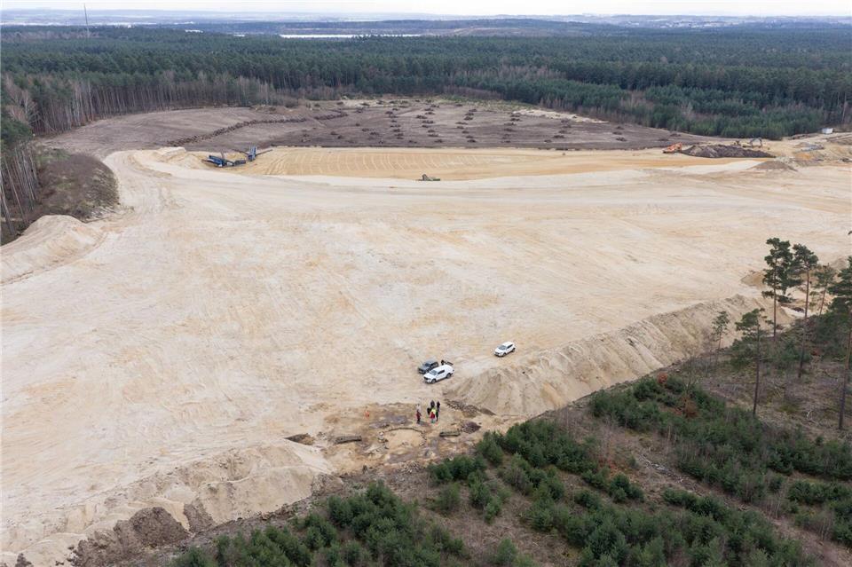 In der Laußnitzer Heide sind bei Ausgrabungen Hügelgräber aus der Jungsteinzeit entdeckt worden. Sebastian Kahnert/dpa