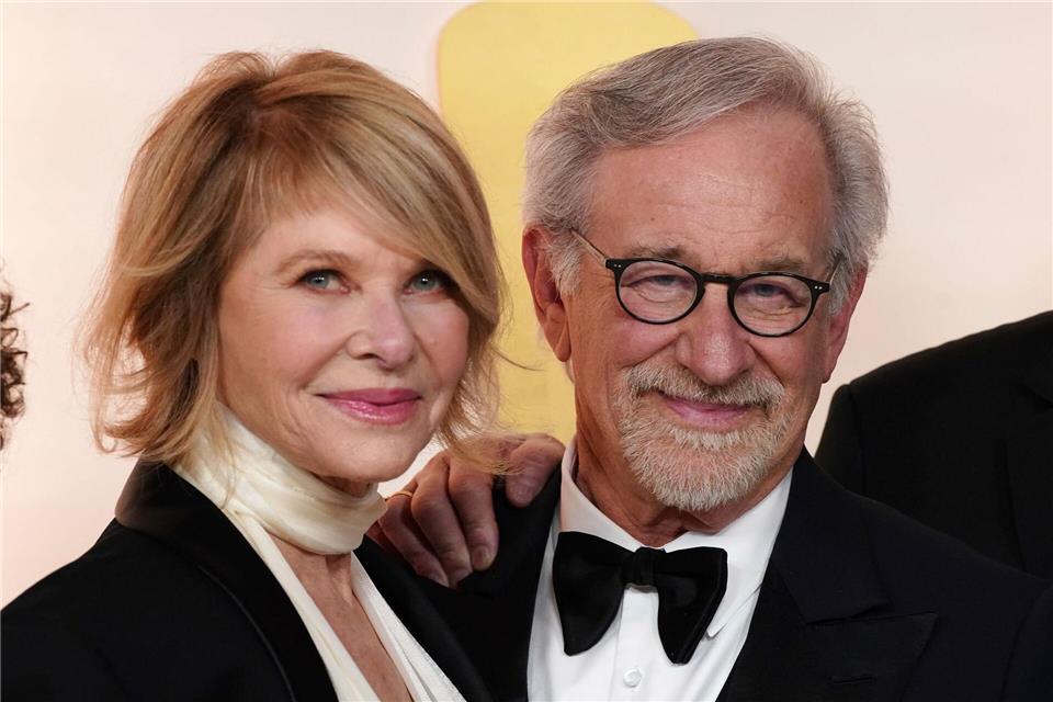 In der Liste der Namen tauchen auch Steven Spielberg und Kate Capshaw auf, die demnach 25.000 Dollar (rund 21.000 Euro) gegeben haben sollen. Jordan Strauss/Invision via AP/dpa