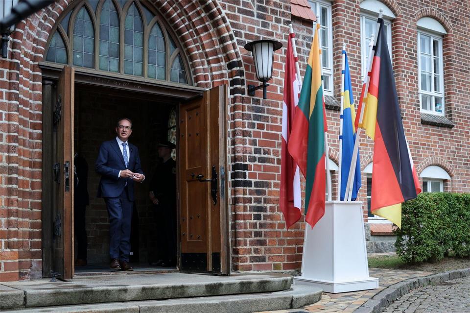 In der Marineschule in Flensburg-Mürwik sprechen Vertreter der Innenministerien der Ostsee-Anrainer. Christian Charisius/dpa