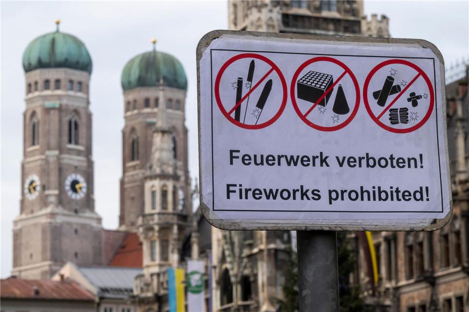In der Münchner Innenstadt ist Böllern und Feuerwerk nicht mehr überall möglich. (Archivbild)Peter Kneffel/dpa