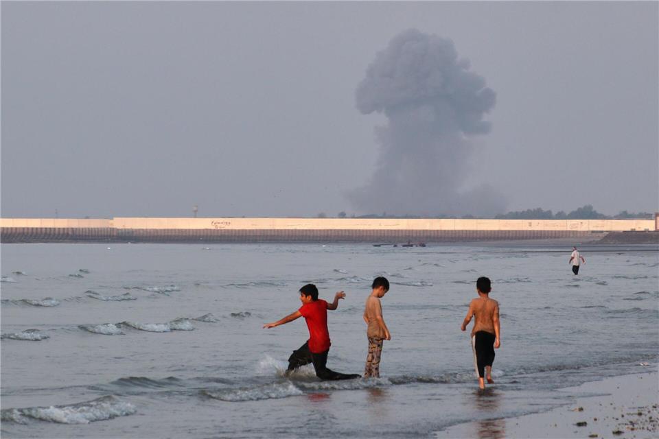 In der Nacht hat das US-Militär wieder Ziele im Süden des Irans und im Landesinnern angegriffen. (Archivbild)Razieh Poudat/ISNA via AP/dpa