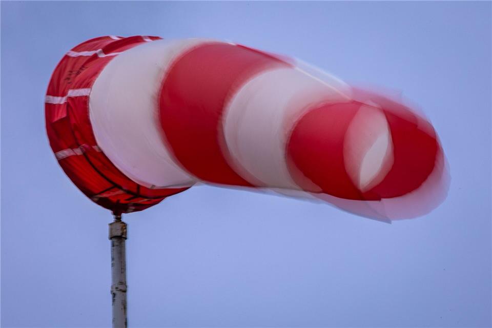 In der Nacht soll der Wind schwächer werden. (Symbolbild)Jens Büttner/dpa