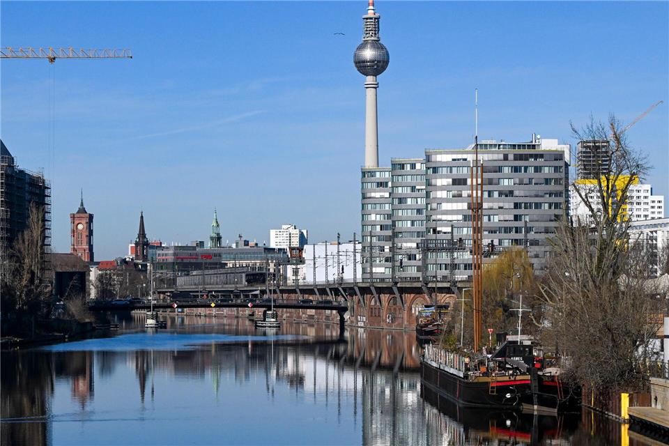 In der Nacht wird es eisig: In Bodennähe ist Frost bis zu minus zehn Grad zu erwarten.Jens Kalaene/dpa