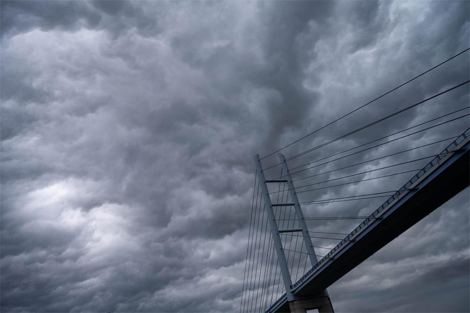 In der Nacht zu Mittwoch sollen immer mehr Wolken in den Himmel über Mecklenburg-Vorpommern ziehen. (Symbolbild)Stefan Sauer/dpa