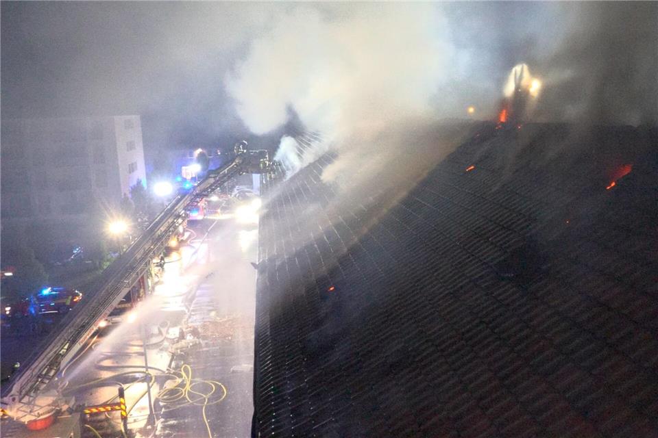 In der Nacht zum 28. Juni ist die Feuerwehr in Saarlouis zu einem Großeinsatz gerufen worden. (Archivbild)Thorsten Kremers/dpa