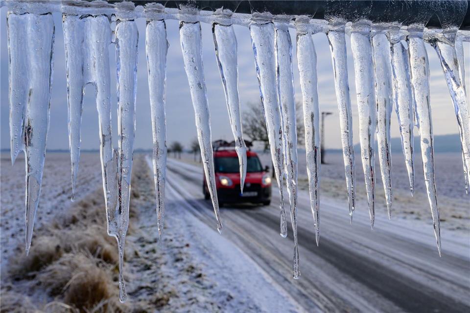 In der Nacht zum Mittwoch und am Mittwoch erwartet der DWD Schnee. Auch gefrierender Sprühregen ist möglich.Patrick Pleul/dpa