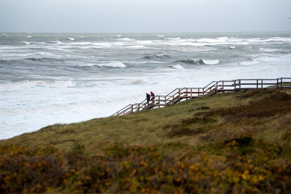 In der Nacht zum Montag wird an der Nordsee die erste Sturmflut der Saison erwartet. (Archivbild)Daniel Bockwoldt/dpa