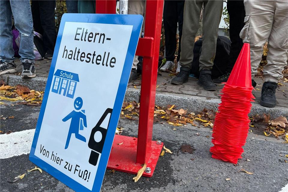 In der Nähe der Schulstraßen werden auch Parkplätze für Elterntaxis eingerichtet.Michael Brandt/dpa