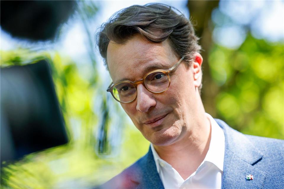 In der Politik werde ihm zuviel übereinander geschimpft, so eine Botschaft der Rede zum Tag der Arbeit von Ministerpräsident Hendrik Wüst. Thomas Banneyer/dpa