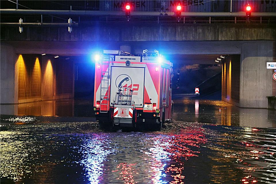 In der Region Aschaffenburg war die Feuerwehr bei etwa 300 Einsätzen gefordert.Ralf Hettler/dpa
